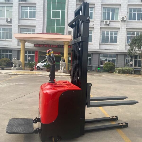 Electric Standing-on Pallet Stacker45 material handling equipment